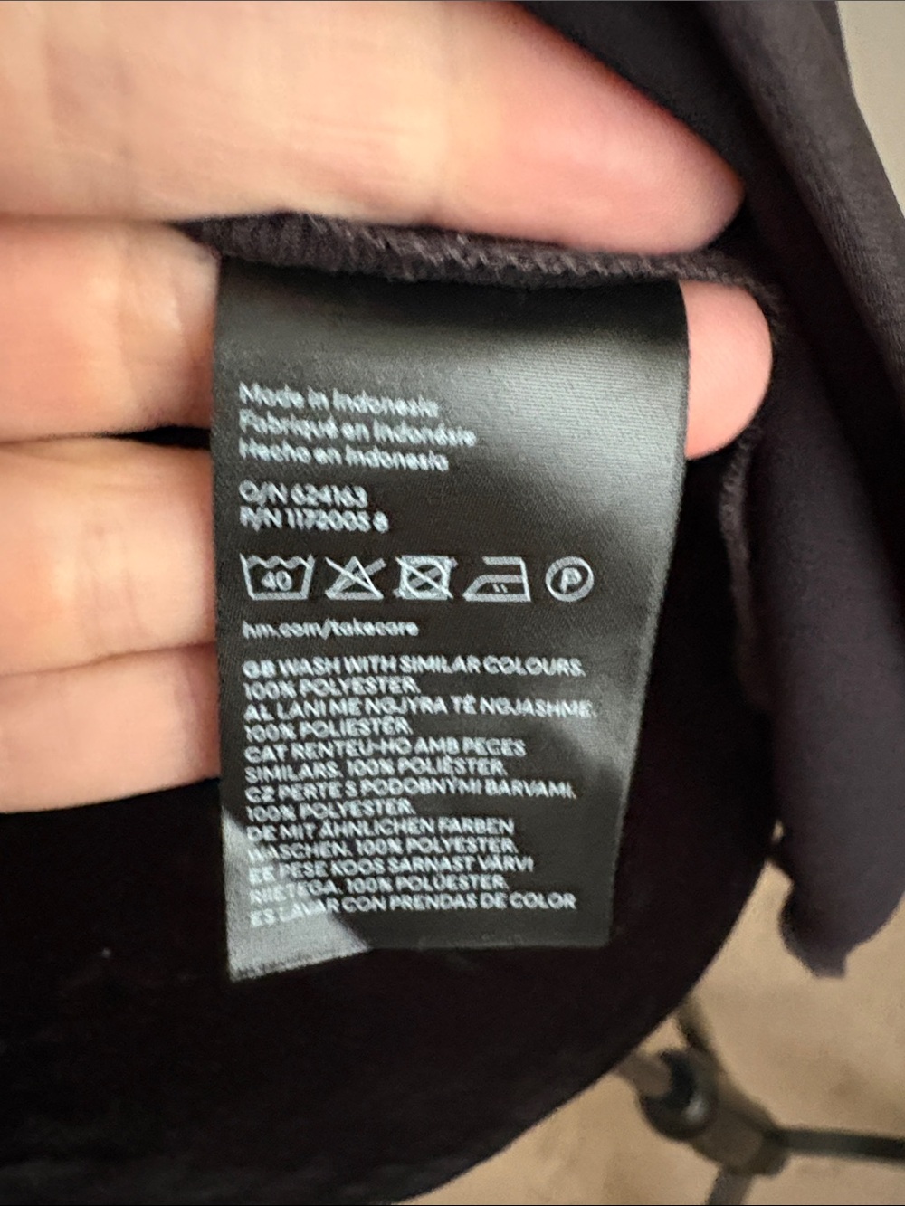 H&M Satin Button-Down Blouse in Black - Picture 6 of 6